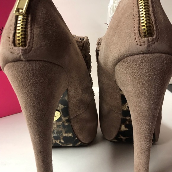Betsey Johnson rose blush platform pinup retro tan nude shoe heels booties model - Picture 9 of 12